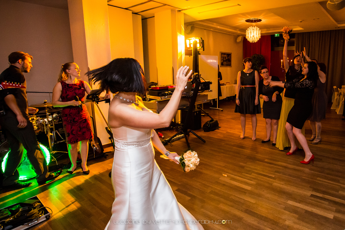 hochzeit wedding straubing stefan vetter niederbayern aiterhofen getting bogenberg ready portraitshooting groom bride
